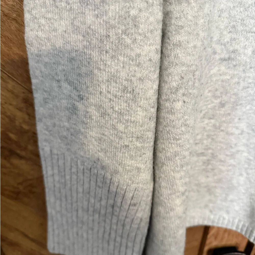 Treasure & Bond Gray V-Neck Sweater Soft Knit - Picture 3 of 4